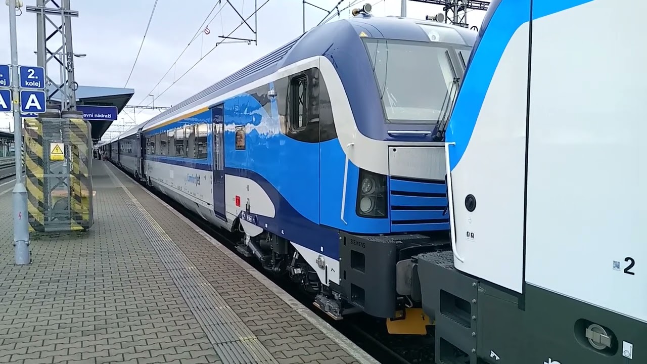 Siemens Vectron České dráhy táhnoucí nový vlak ComfortJet řady 80-90 010-0 rok výroby 2025