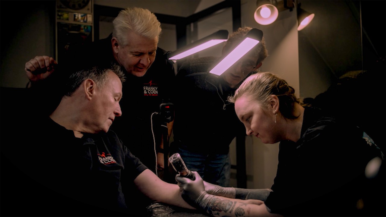 Een tattoo voor veiligheid, herinnering en overleven