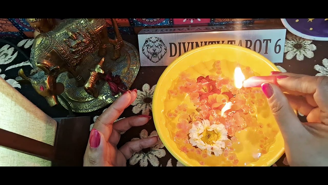 WHAT/WHO IS COMING TOWARDS YOU? #tarot ##future #candlewaxhindi 