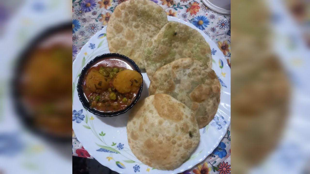 Garma garam Aloo Dum 😋 aur crispy Matar Puri 💚Simple aur tasty recipe 