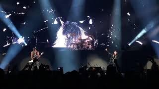 The Scorpions perform “Rock You Like A Hurricane” at the Forum on 10/07/2017