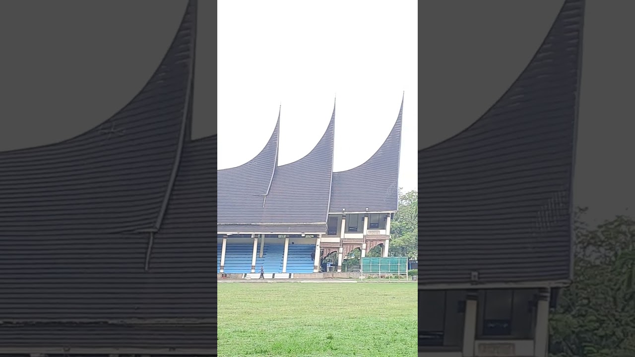 Bagus Sekali Rumah Adat Minang Kabau...Jalan Ke Padang