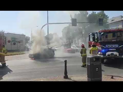 Pożar samochodu w centrum Siedlec (akcja gaśnicza)