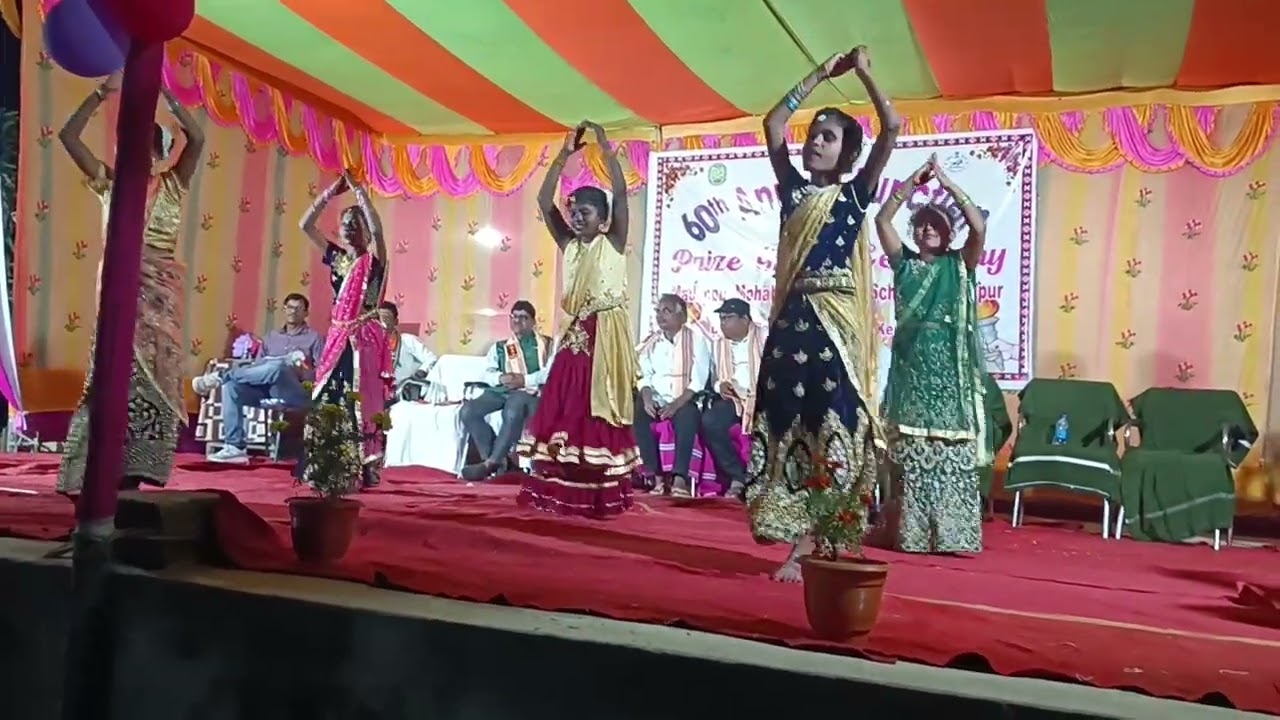 Ta shee mandir sara boli aeli. ଏକ ସୁନ୍ଦର ନୃତ୍ୟ ଆମ ବିଦ୍ୟାଳୟର ଛାତ୍ରୀ ମାନଙ୍କ ଦ୍ୱାରା #ytviralvideo 