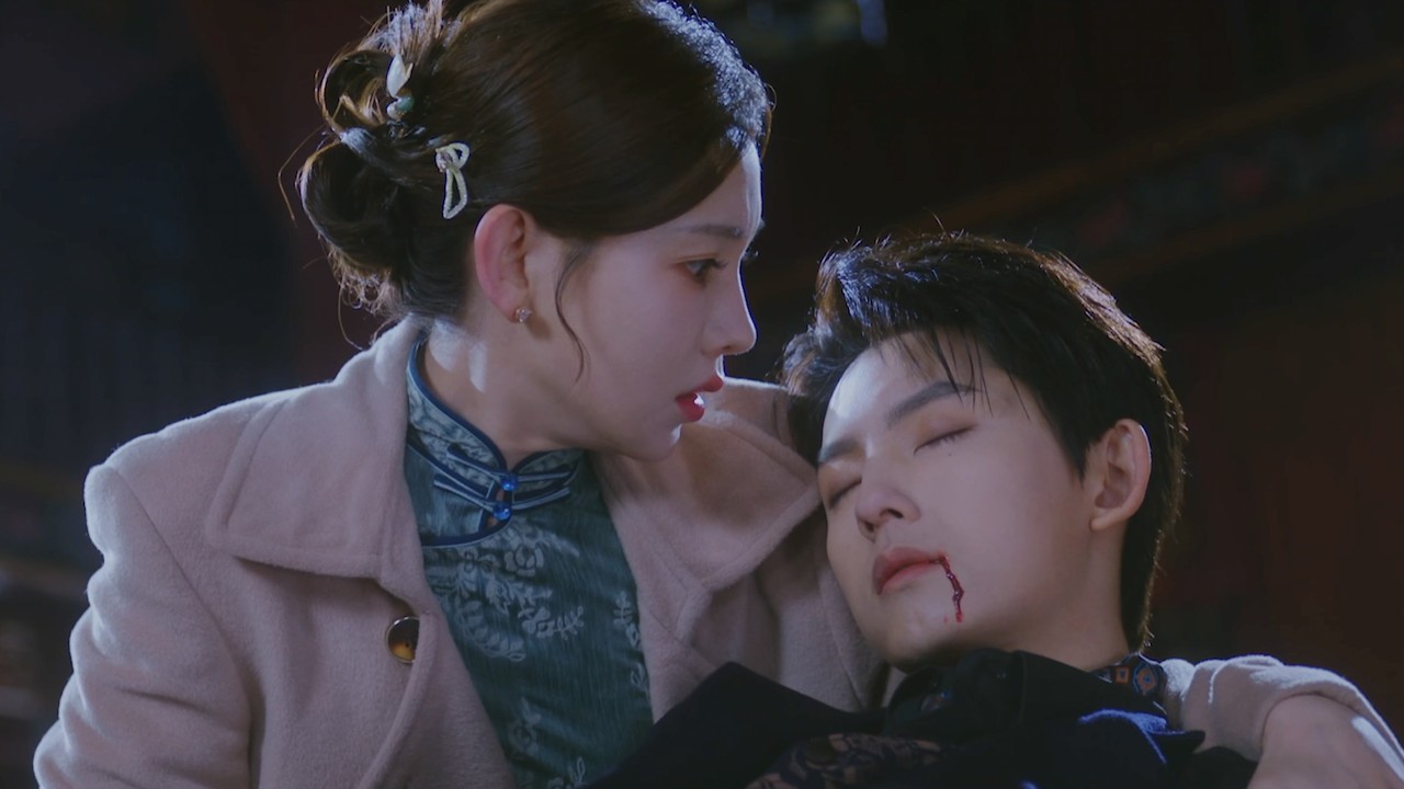 صراع القلوب في غرف العمليات❤️ينجو بطلنا من الموت ليدخل في مواجهة جديدة مع غيرة منافسه القاتلة!