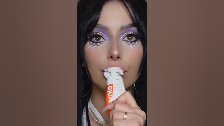 Plumping lips with toothpaste. Actually it works 🔥 original video @ellie_mua