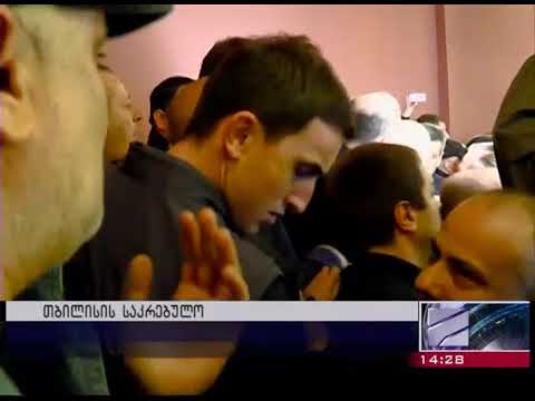 საკრებულოში სიტყვიერი შელაპარაკება ხელჩართულ ჩხუბში გადაიზარდა