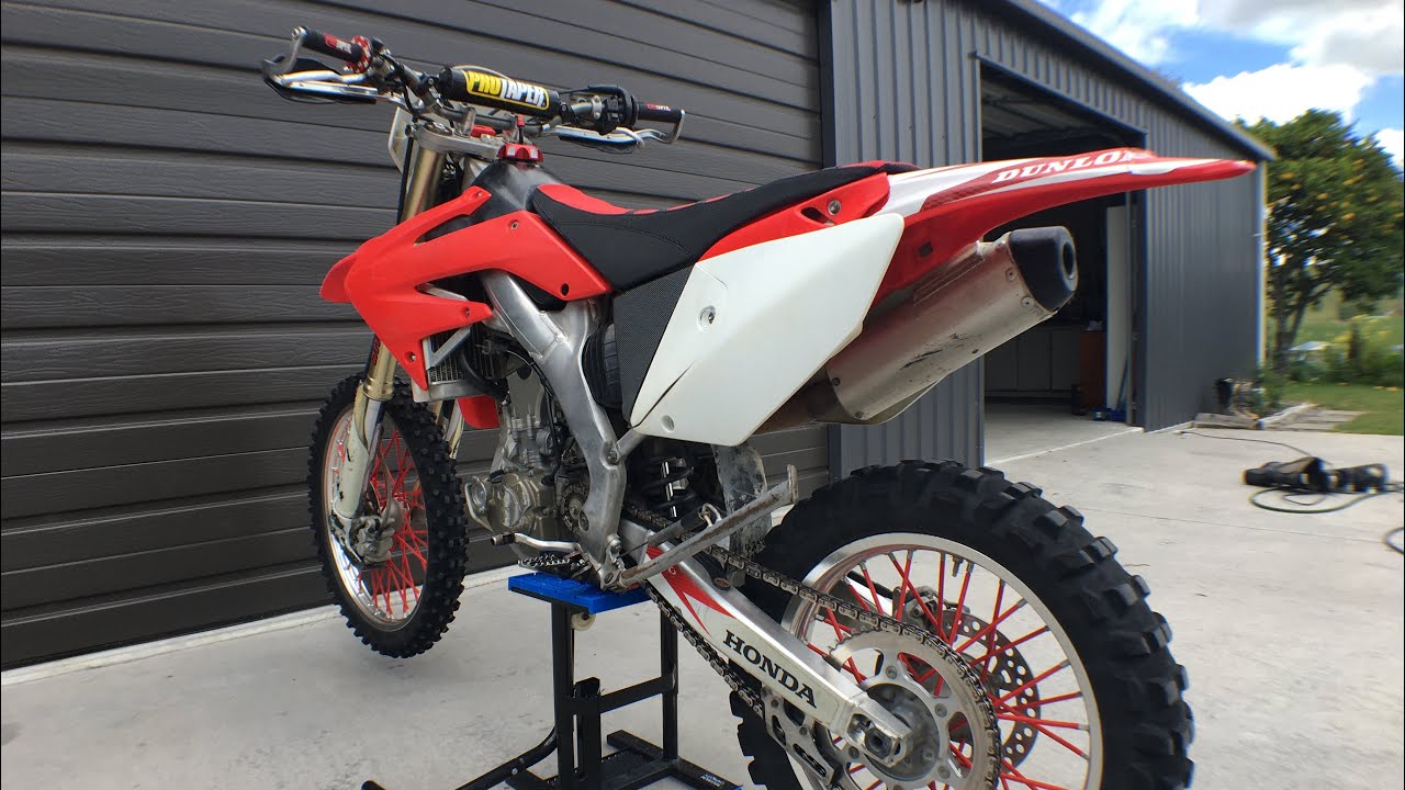 CRF250X Start-Up, Walk Around and Rev Limiter - YouTube