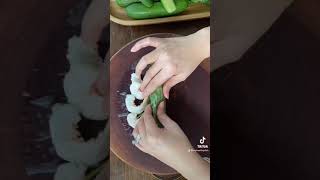 How to make Vietnamese Fresh Spring Roll (GOI CUON) | Helen's Recipes