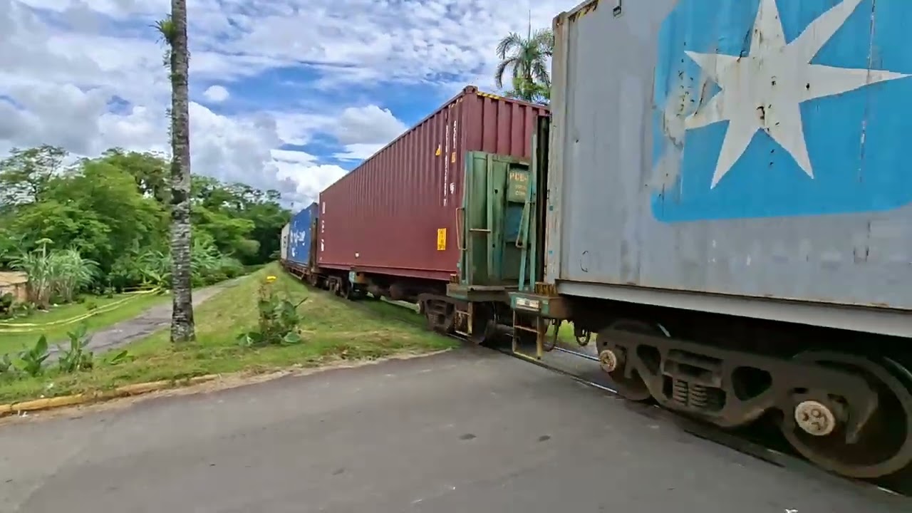 Locotrol De ES43BBI Rumo Carregado Com Contêiner Seguindo Para Paranaguá.