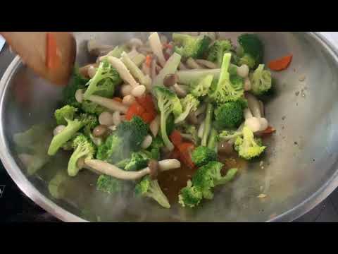 Stir Fry Broccoli with Mushrooms
