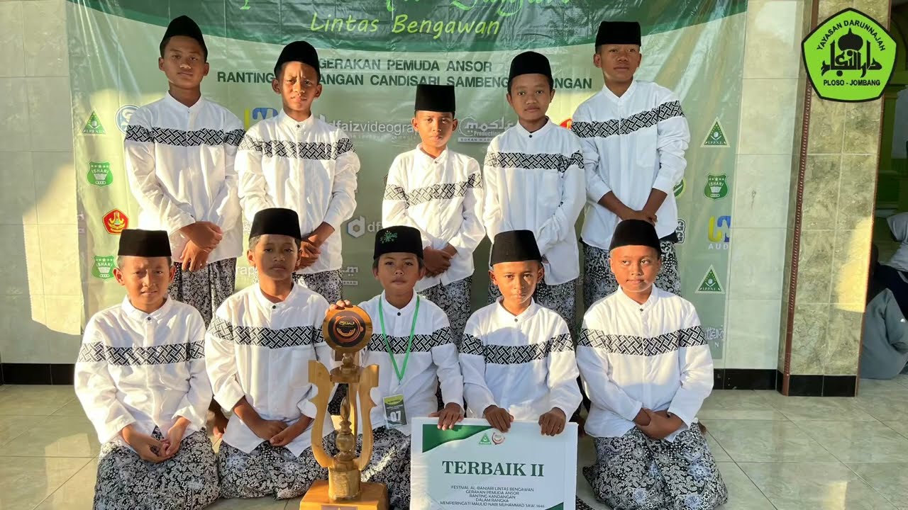 TERBAIK 2 FESTIVAL BANJARI LINTAS BENGAWAN DI LAMONGAN