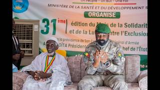 Mali : le chef de l’État rend visite à Namory Keïta, 114 ans, doyen d’âge de Bamako