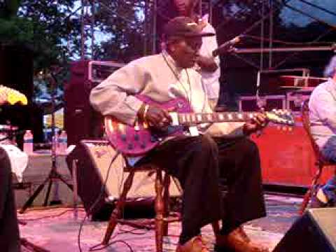 David Honeyboy Edwards - Catfish Blues