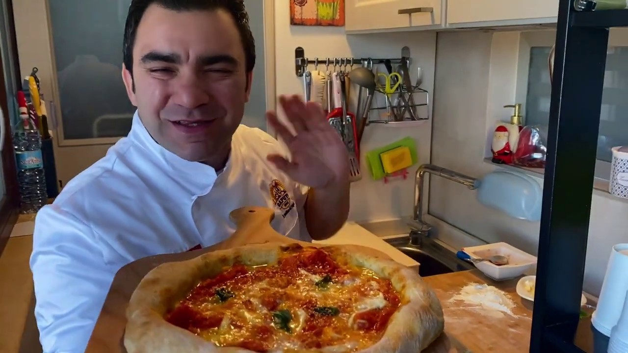 Ecco come fare una Pizza in Casa- Ricetta di Davide Civitiello - YouTube