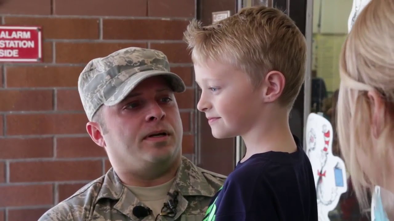 Soldier Comes Home & Dresses Like Santa to Surprise Kids!