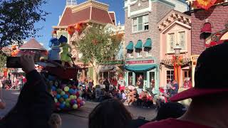 Pixar Parade Inside Out & Finding Nemo 101518