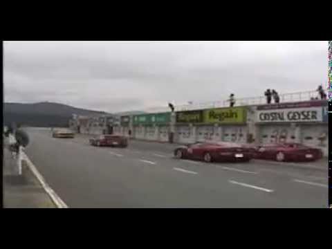 フェラーリ愛好家の走行会でピットアウトしていくF355と360モデナ