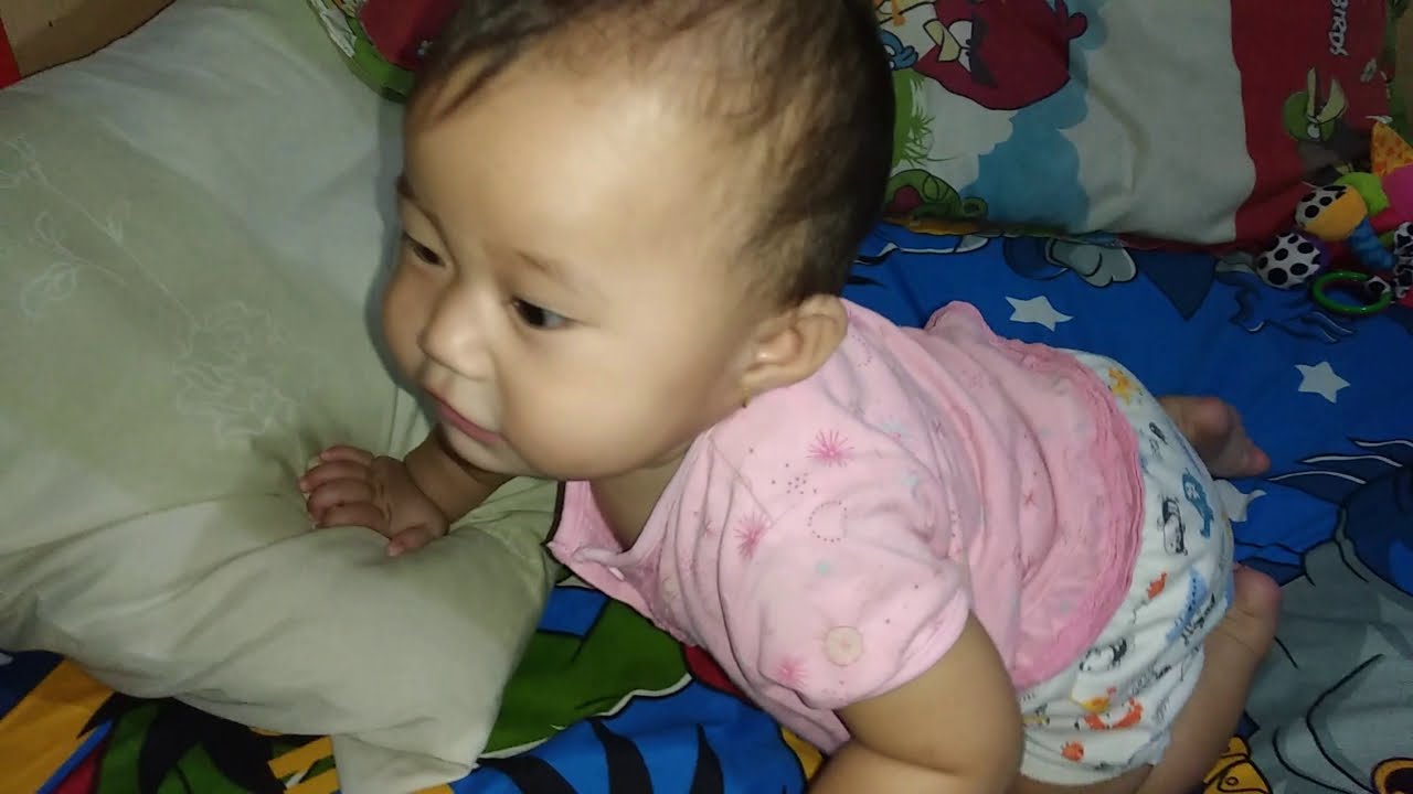 Bayi minum air putih - YouTube