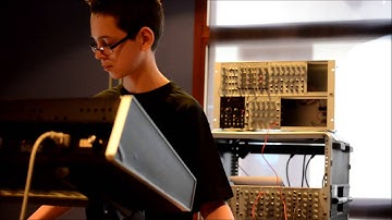 Synthex and Gert Emmens - Analogue Solutions