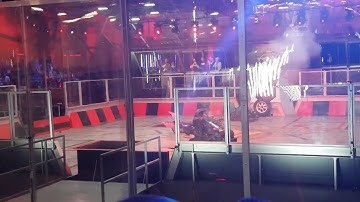 Apex vs Tract-tion - Robot Wars series 10 audience footage - Exploding bar spinner