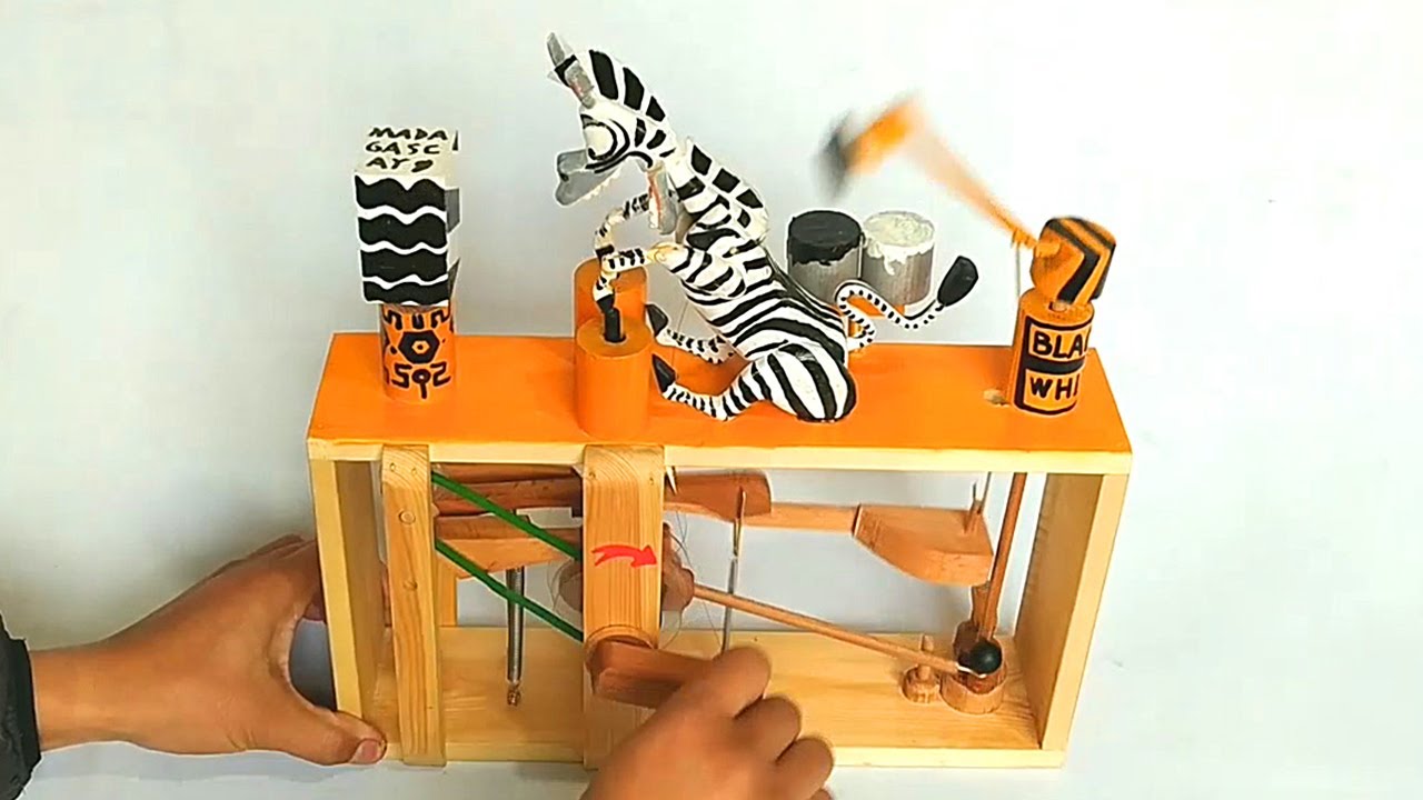 Automata Wooden toy: When a zebra falls in love with a leopard! | XiangMu Studio