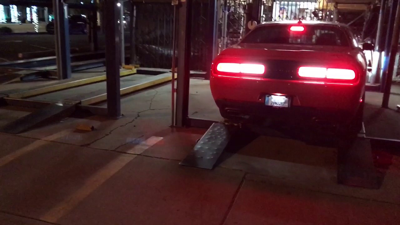 2017 Dodge Challenger Hemi Zoomer exhaust