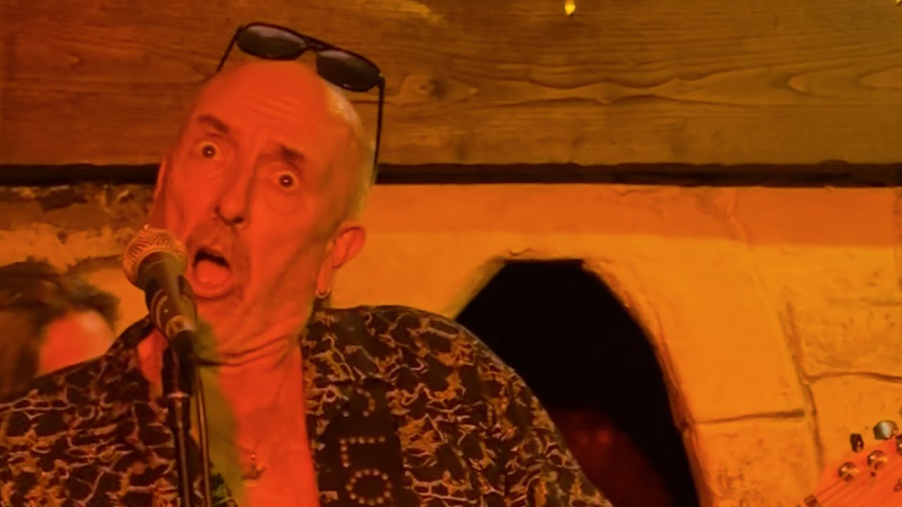 Guarda LEEVOM - BEFORE SUNSET (Official Video) su YouTube Guarda LEEVOM - BEFORE SUNSET (Official Video) su YouTube