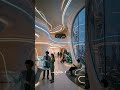 فندق المستقبل 🤖🏨بدون موظفين… بدون مفاتيح… كل شيء بالذكاء الاصطناعي 😳هل تجرّب الإقامة فيه؟ 🔥