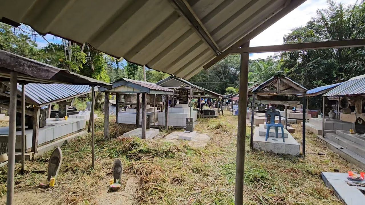 Membersihkan  kubur masyarakat iban kampung Rampayoh labi (2025)