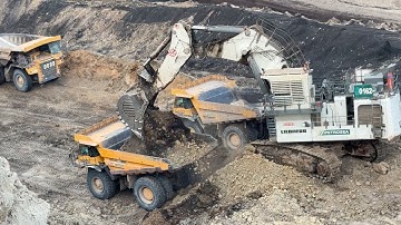 Liebherr R 9350 || Liebherr R 9800 Double side loading In massive mines ~ Miningstory