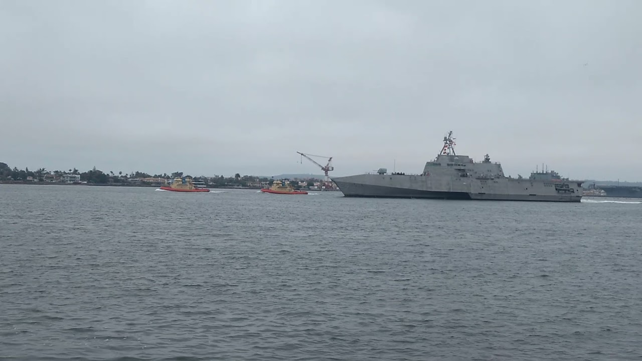 USS Oakland Enters San Diego Harbor - LCS-24 (2)