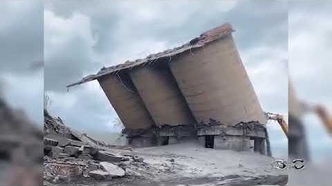 10 Extreme Dangerous Idiots Excavator Operator Skill   Fastest Building Demolition Excavator Skills