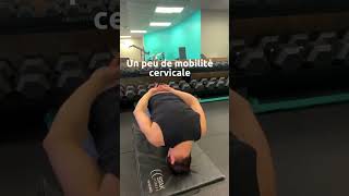 3 exercices pour les tensions cervicales ➡️ Le premier consiste en une activation isométrique de la