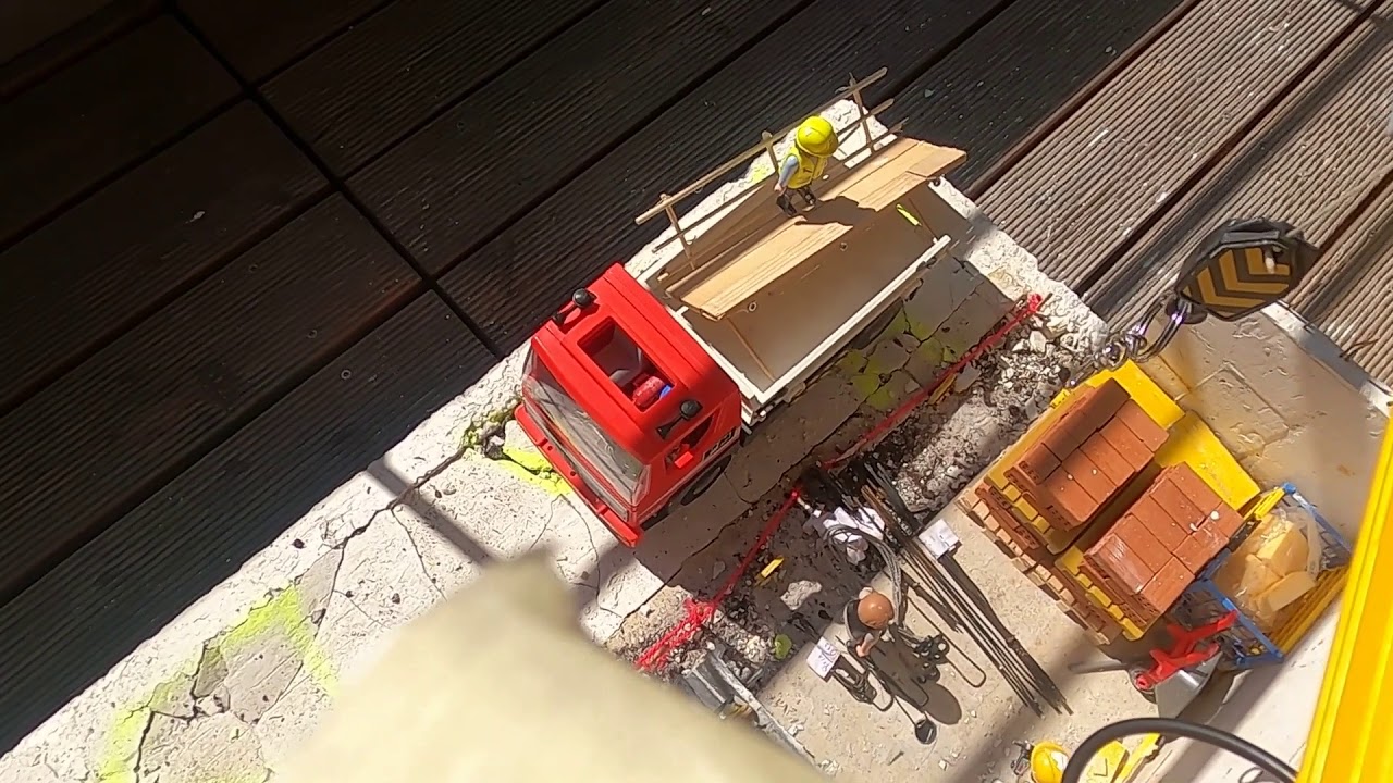 Neubau Garage Tag 26 | Erste Arbeitsbühne montieren + Zwischenwände