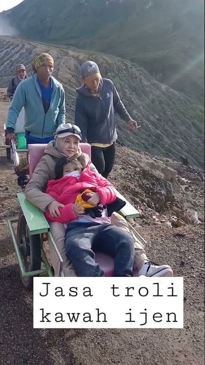 jasa troli kawah ijen memudahkan bagi anda untuk sampai ke puncak kawah ijen tanpa berjalan kaki😁😁
