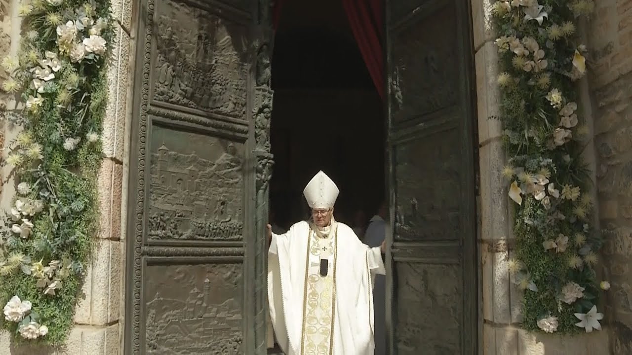 El Sr. Arzobispo de Toledo cierra la Puerta Santa en Urda