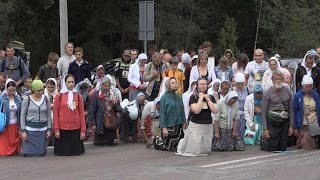 Житомирські активісти зустріли хресну ходу УПЦ МП кричалками про Бандеру - Житомир.info