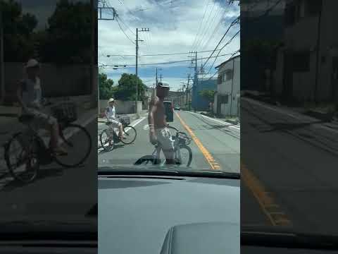 自転車飛び出しの危険迷惑行為　車の前に飛び出してきたためクラクションならすも中指をたてて停車させる。