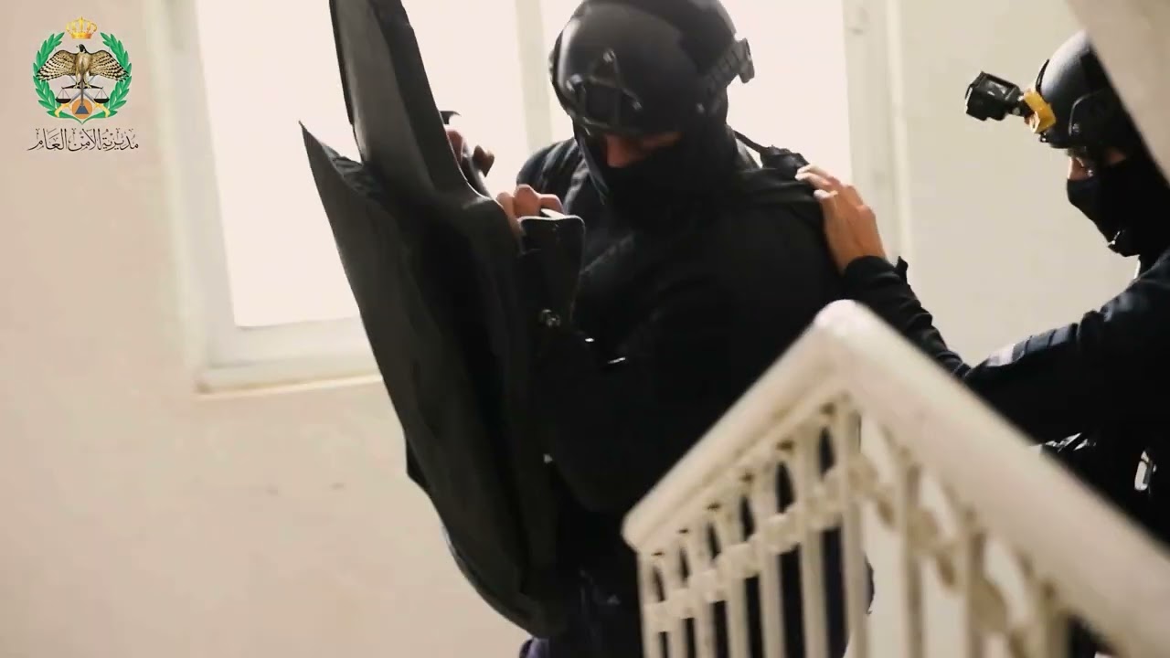 شاهد كيف أحبط نشامى مكافحة المخدرات تزيف أموال بما يقارب ربع مليون دينار #أمن_911