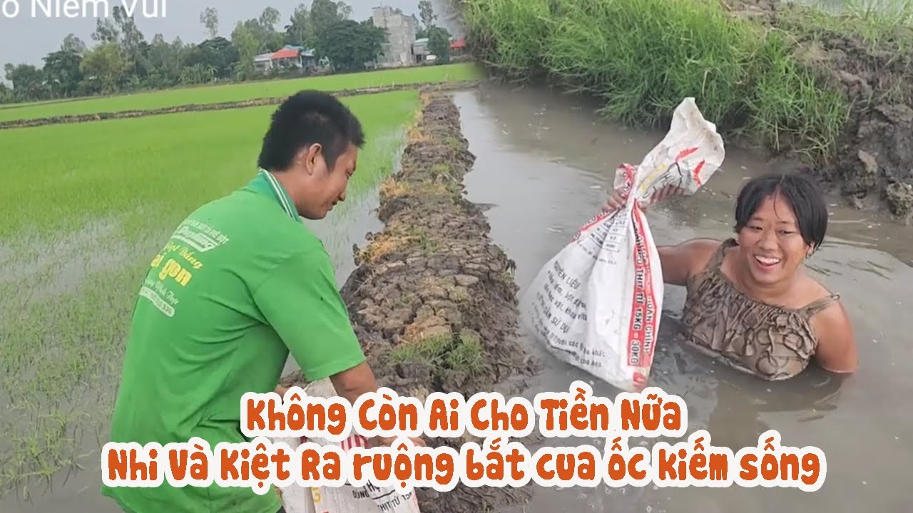 Không còn ai cho tiền nữa, Vợ Chồng Nhi Kiệt ra ruộng mò cua bắt ốc | Trao Niềm Vui