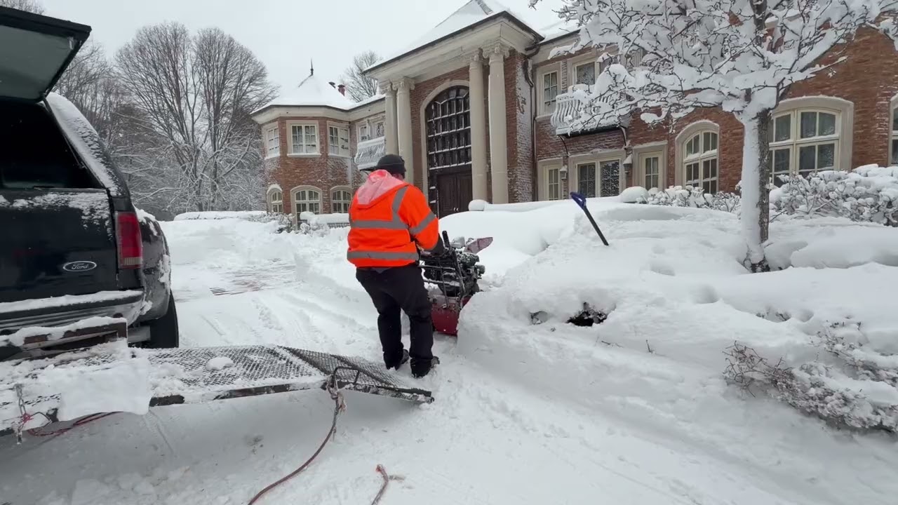 Vompires 24/7 comensando una larga jornada de limpieza de la nieve 