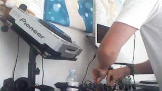 HOUSE MIX MARCH 2010 USING TRAKTOR SCRATCH PRO, MACBOOK, CDJ 800 mk 2 and DJM 600