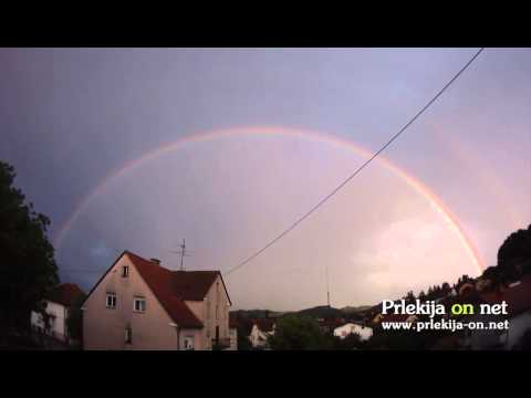 Nevihtni oblaki in mavrica