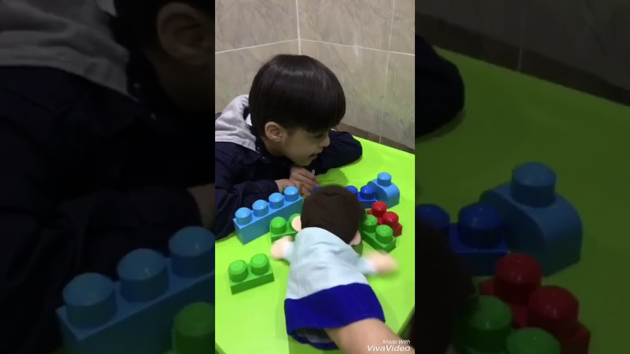 جلسة تعديل سلوك رمي الأشياء وعدم الجلوس على الكرسي عن طريق العلاج السلوكي من خلال السيكو دراما👍🏻