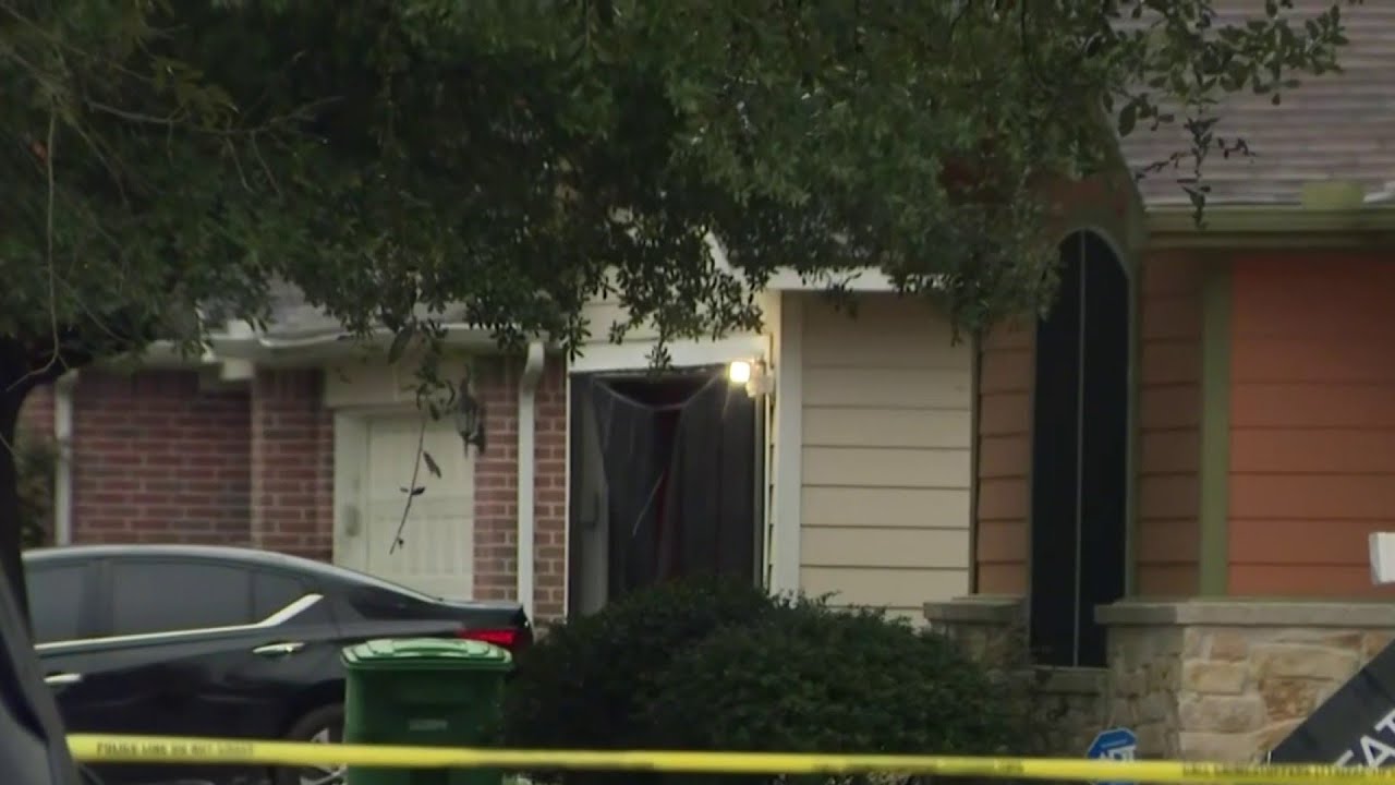 1 man killed in deadly home invasion - YouTube