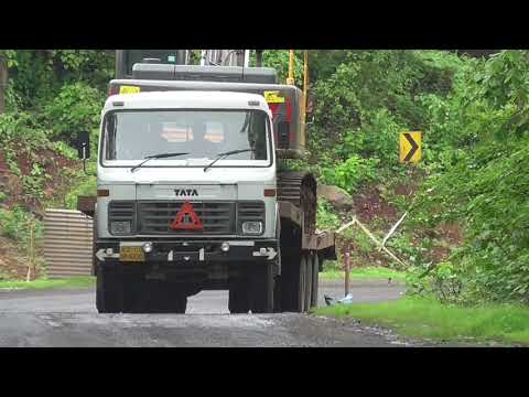 truck-tata-dumper-jcb-in-nh66-u-turn