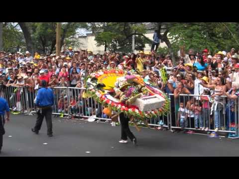 Video: Silleteros sa Medellin Flower Festival sa Colombia