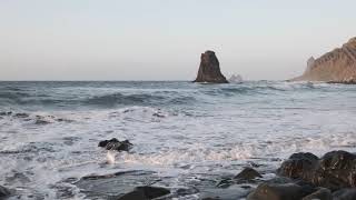 Sonnenuntergang am Strand von Benijo, Teneriffa: Geräusch der Wellen, schwarzer Sand