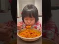 パスタを食べる🍝まりちゃんいずちゃん🥰　まりちゃんいずちゃんチャンネル　#shorts